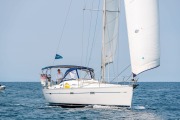 People sailing and chatting at the Beneteau Rendezvous at Two Harbors, Catalina