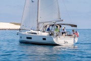 People sailing and chatting at the Beneteau Rendezvous at Two Harbors, Catalina