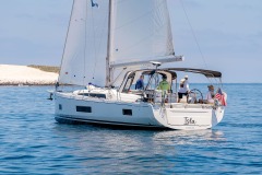 People sailing and chatting at the Beneteau Rendezvous at Two Harbors, Catalina