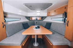 Flyer 10 powerboat interior