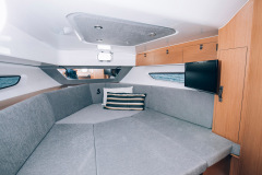 Flyer 10 powerboat interior
