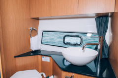 Flyer 10 powerboat interior