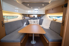 Flyer 10 powerboat interior