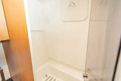 Flyer 10 powerboat interior