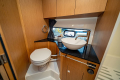 Flyer 10 powerboat interior