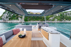 Grand Trawler 62 features
