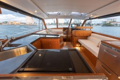 Hylas M49 powerboat interior Hylas M49 powerboat interior