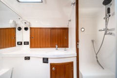 Hylas M49 powerboat interior Hylas M49 powerboat interior