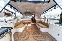 Hylas M49 powerboat interior Hylas M49 powerboat interior