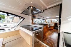 Hylas M49 powerboat interior Hylas M49 powerboat interior