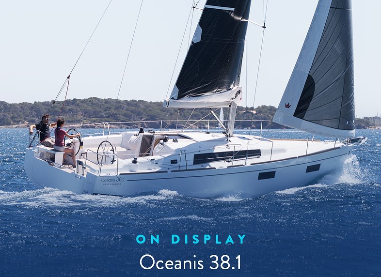 Oceanis 38.1 sailing